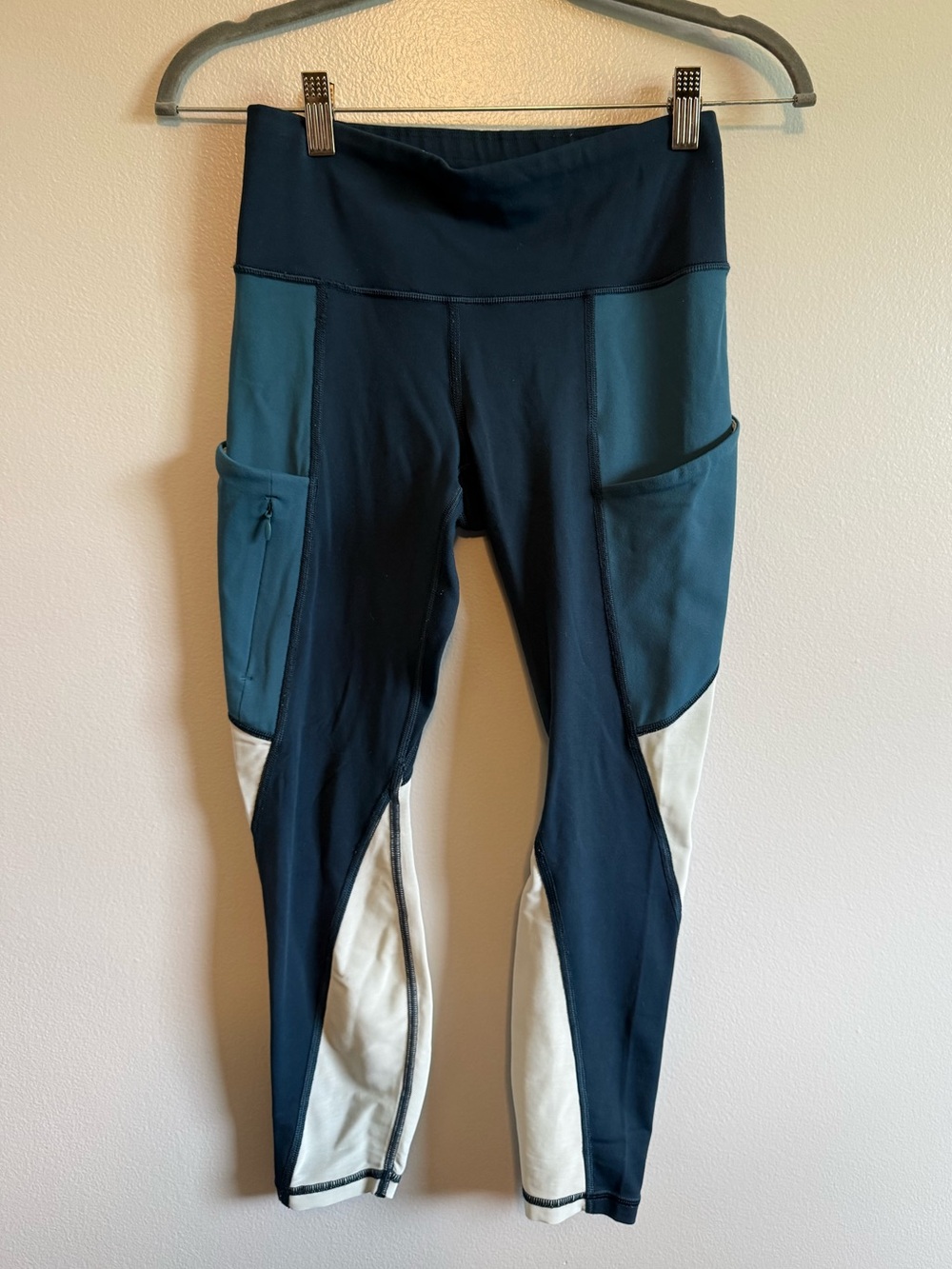 Athleta Colorblock Athletic Leggings with Side Pockets - Teal, Navy & Cream